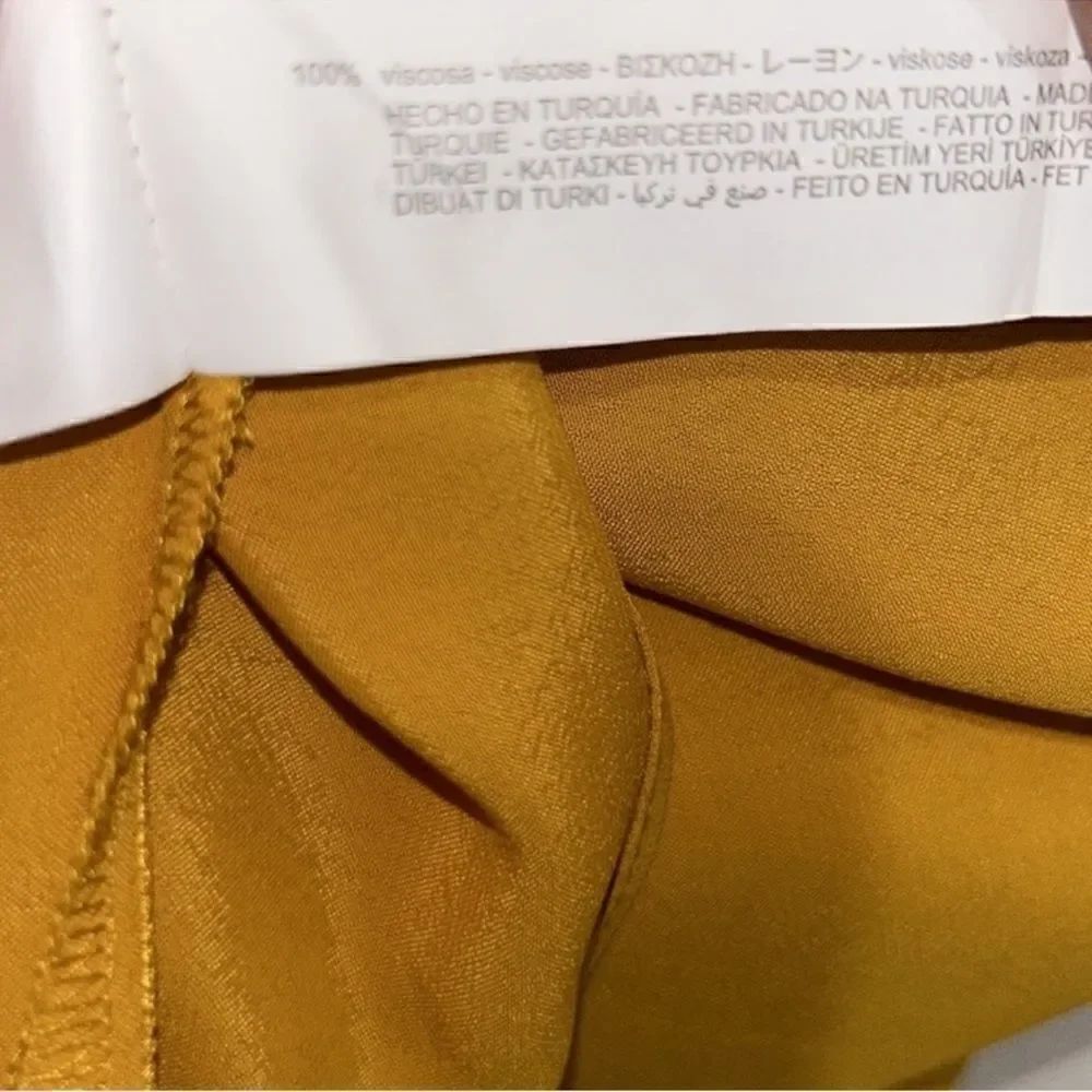 Zara Flowy Yellow Top/Blouse with
Bow(Size Large) - Picture 6 of 6